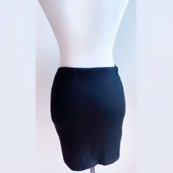 🍸 Black Sequins Mini Skirt 🍸 - Picture 7 of 8